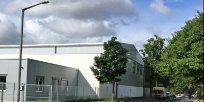 Neue Hallenanlage mit 2000 qm und 600 qm Büro vermittelt