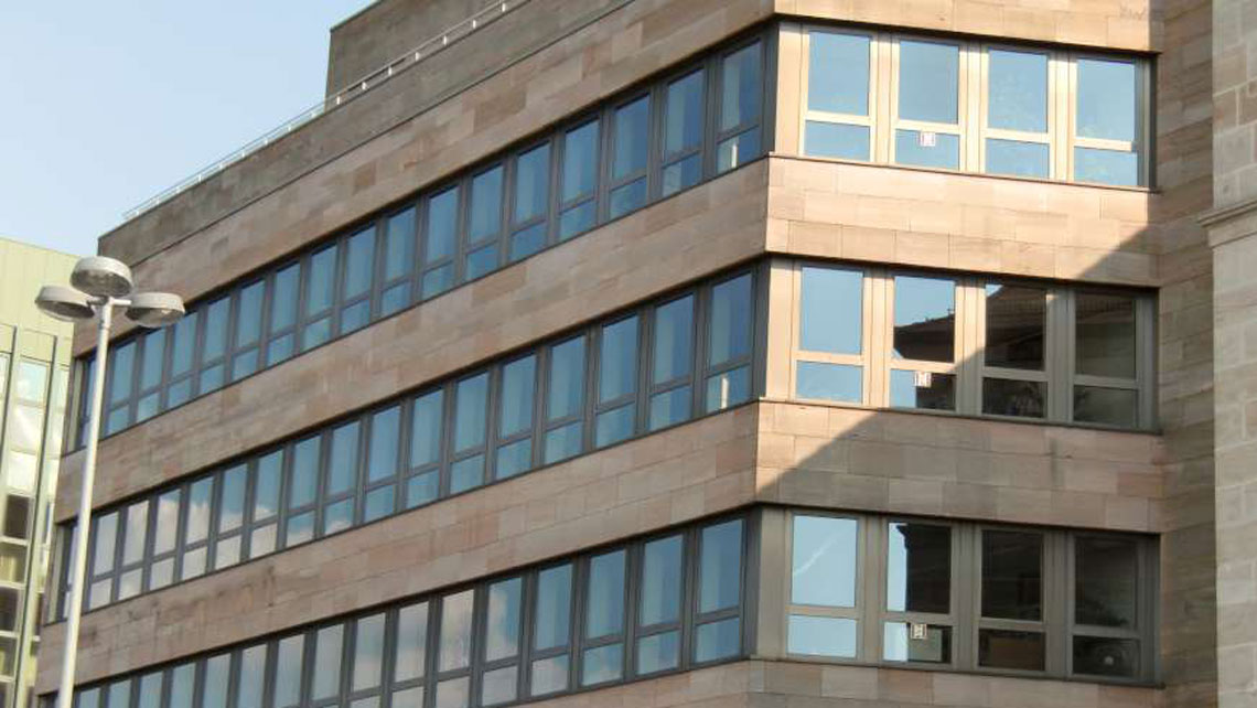 Bekanntes Geschäftshaus am Ring verkauft und vermietet